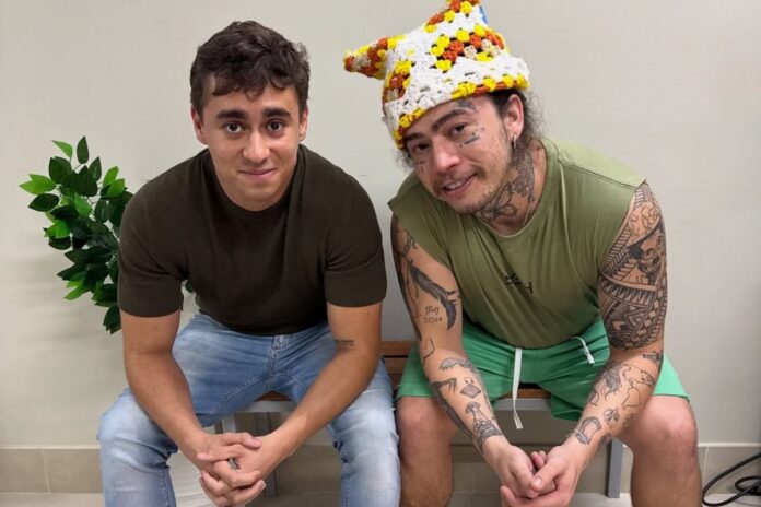 foto:-nikolas-ferreira-e-whindersson-posam-juntos-apos-troca-de-farpas