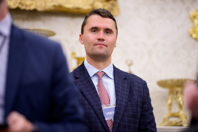 mais-de-100-mil-pessoas-participam-do-funeral-do-ativista-charlie-kirk