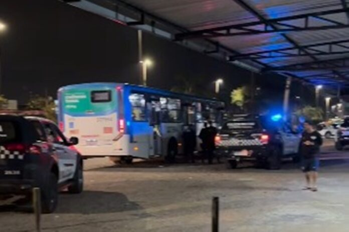 vascaino-e-esfaqueado-por-torcedores-do-flamengo-dentro-de-onibus-no-df