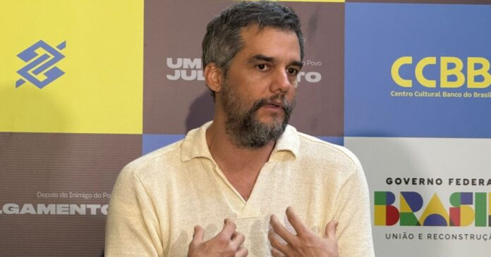 wagner-moura-lamenta-falta-de-investimento-no-teatro-profissional-baiano:-“esta-abandonado”