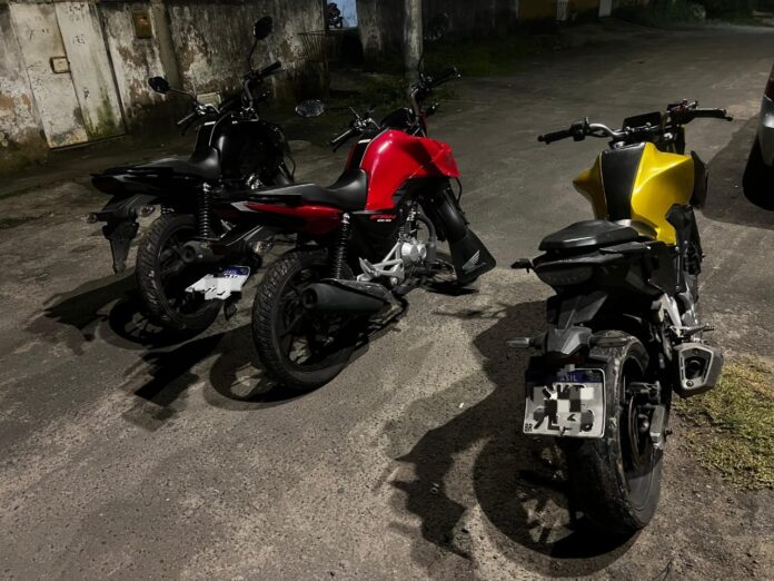 policia-militar-apreende-tres-motos-roubadas-em-casa-abandonada-apos-denuncia-em-coutos