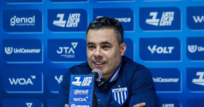 vitoria-encaminha-acerto-com-jair-ventura-para-substituir-rodrigo-chagas