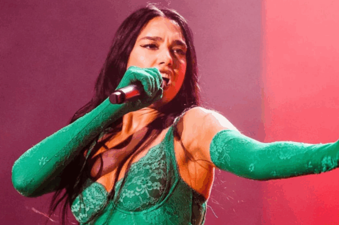 dua-lipa-rompe-com-agente-acusado-de-assinar-carta-contra-banda-pro-palestina
