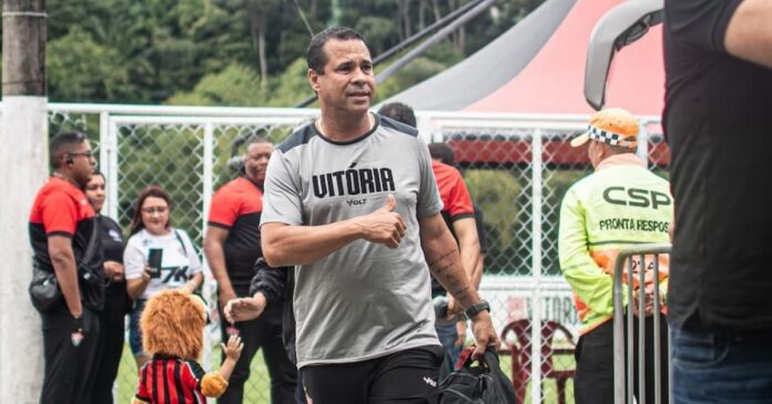 com-chegada-de-jair-ventura,-rodrigo-chagas-integrara-comissao-tecnica-permanente-do-vitoria