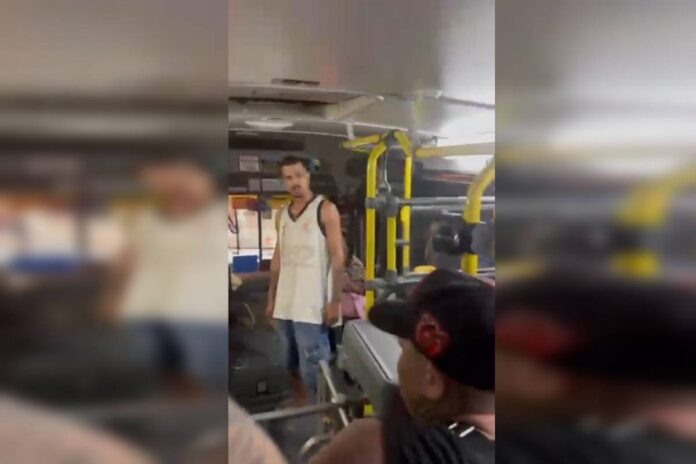 selvageria:-novo-video-mostra-vascaino-sendo-espancado-por-flamenguistas-em-onibus