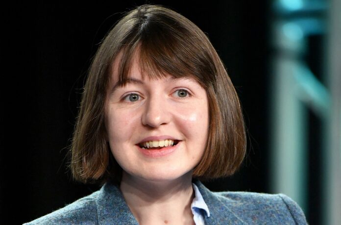 sally-rooney-vence-premio-literario-no-reino-unido-e-nao-comparece-a-entrega-por-temer-prisao