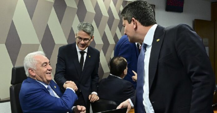 por-unanimidade,-senadores-da-ccj-“enterram”-a-pec-da-blindagem-que-havia-sido-aprovada-pela-camara por-unanimidade,-senadores-da-ccj-“enterram”-a-pec-da-blindagem-que-havia-sido-aprovada-pela-camara