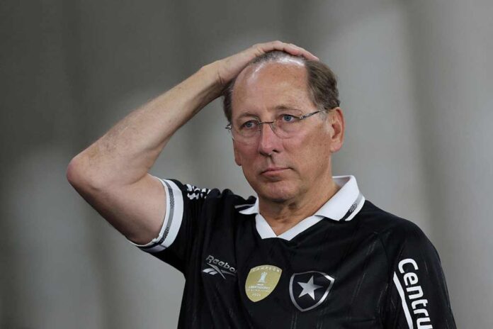 brasileirao:-john-textor-reclama-de-penalti-marcado-contra-o-botafogo