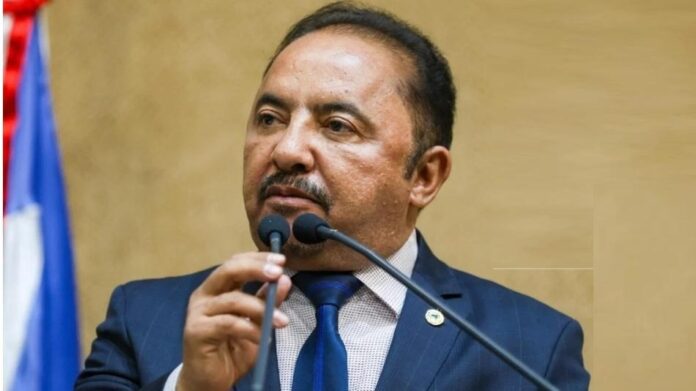 roberto-carlos-vive-“saia-justa”-com-possivel-desistencia-de-candidatura-a-brasilia-e-ascensao-de-ex-prefeito;-entenda