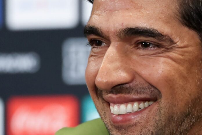 abel-ferreira-indica-renovacao-com-o-palmeiras:-“confiem-no-trabalho”