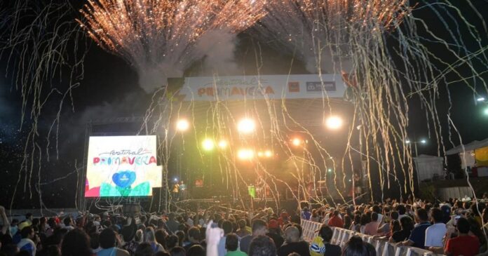 show-no-festival-da-primavera-presta-homenagem-aos-80-anos-de-raul-seixas-no-rio-vermelho