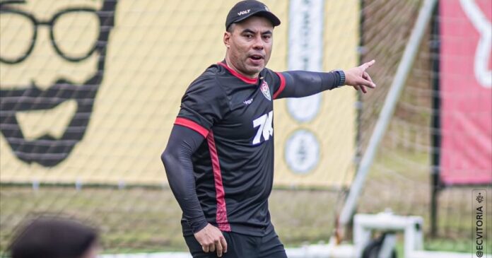 jair-ventura-comanda-1°-treino-no-vitoria-e-manda-recado-para-torcida:-“vamos-juntos”