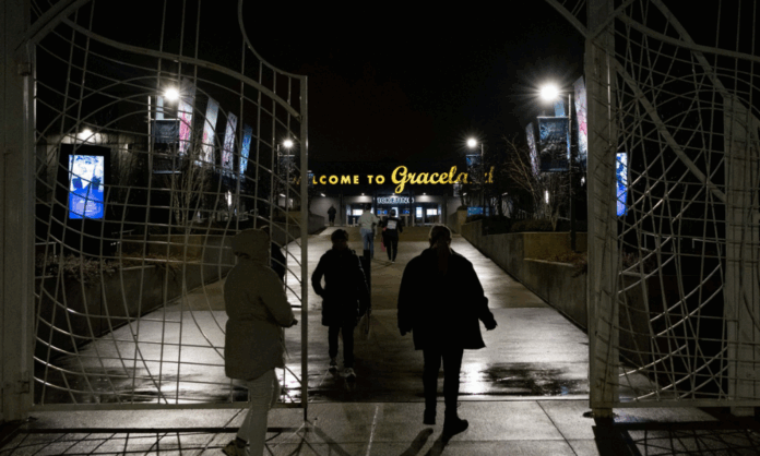 mulher-e-condenada-a-mais-de-quatro-anos-de-prisao-por-tentar-vender-casa-de-elvis-presley