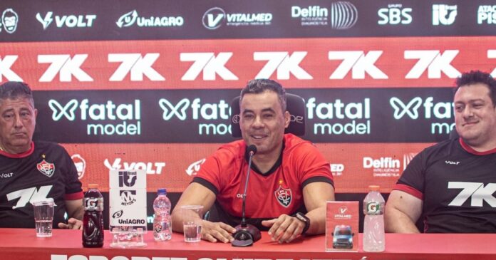 jair-ventura-destaca-modelo-de-jogo-flexivel:-“estrategia-de-acordo-com-o-adversario”