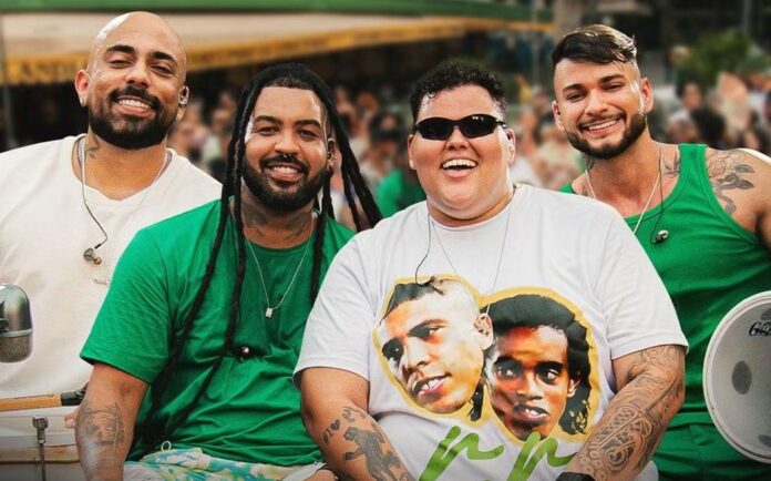 grupo-menos-e-mais-cancela-apresentacao-na-bahia-apos-integrante-ser-submetido-a-tratamento-de-saude grupo-menos-e-mais-cancela-apresentacao-na-bahia-apos-integrante-ser-submetido-a-tratamento-de-saude