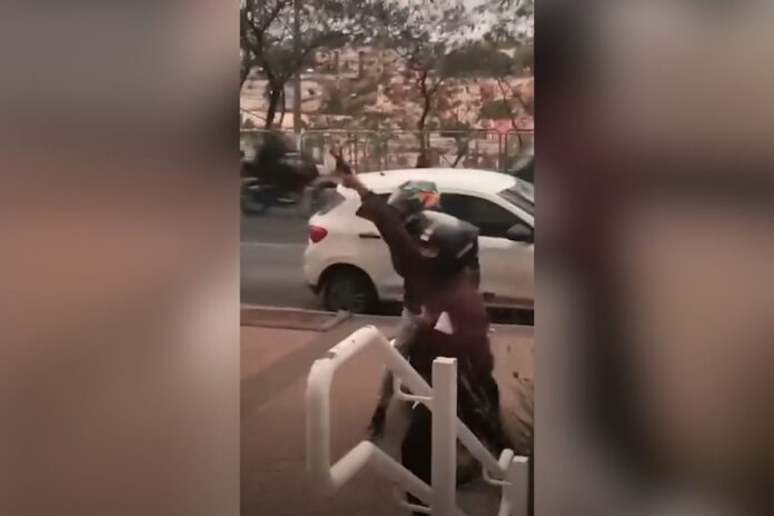 sp:-anuncio-de-celular-na-internet-acaba-em-assalto-e-tiroteio.-video