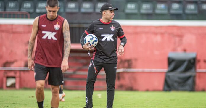 vitoria-relaciona-24-jogadores-para-encarar-o-gremio;-veja-lista