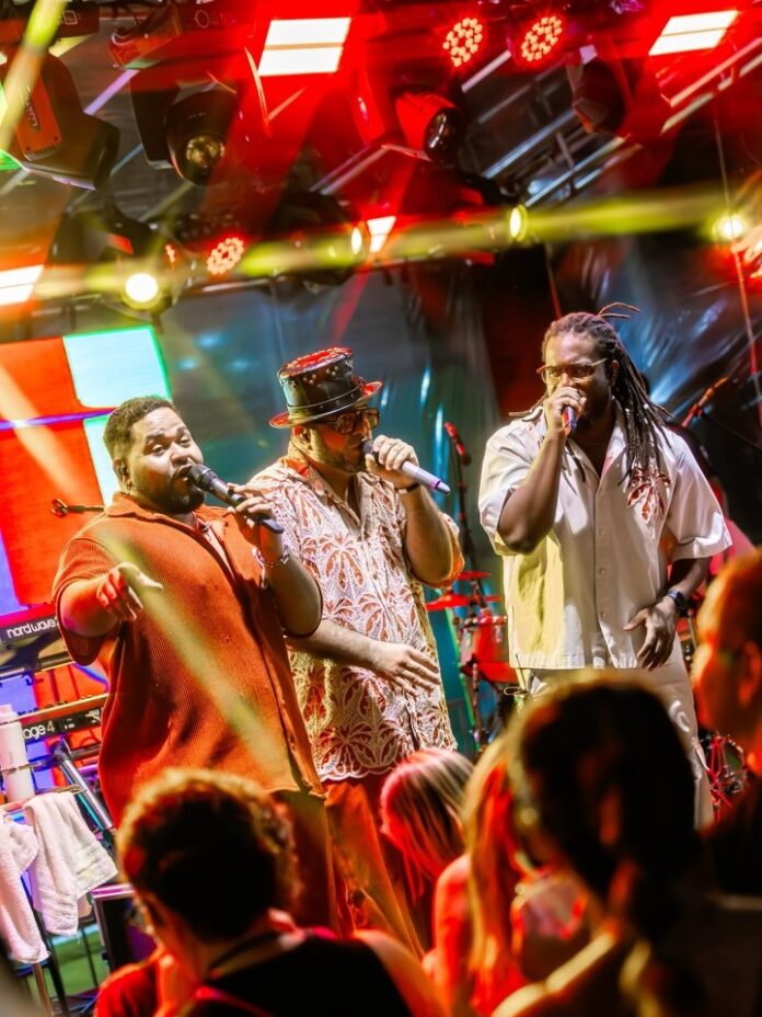 “tem-um-toque-de-bahia-em-tudo-que-a-gente-ouve-no-brasil”,-afirma-dan-e-arthur-da-filhos-de-jorge