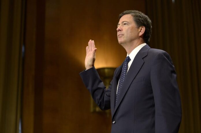 james-comey,-ex-diretor-do-fbi,-e-denunciado-a-justica-apos-pressao-de-trump
