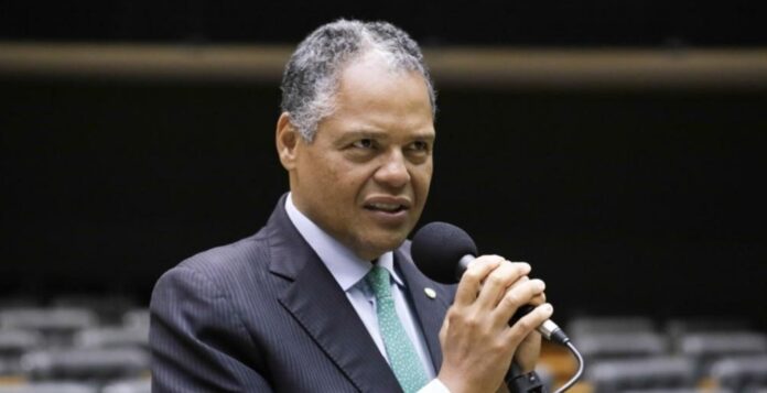 brito-anuncia-votacao-de-pec-que-trata-da-aposentadoria-de-agentes-comunitarios-de-saude-e-combate-as-endemias