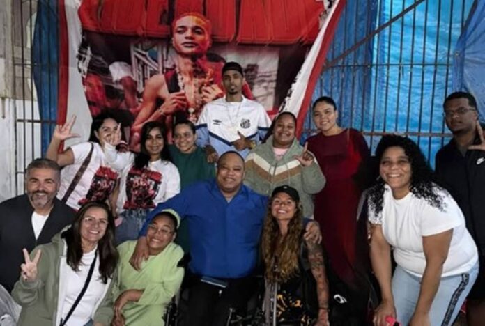 noiva-de-oruam-monta-vigilia-e-faz-oracao-em-bangu-apos-decisao-do-stj