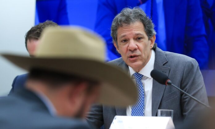 haddad-diz-que-vincular-projeto-de-isencao-do-imposto-de-renda-a-anistia-‘e-loucura’