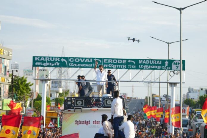 tumulto-em-comicio-eleitoral-de-ator-deixa-ao-menos-36-mortos-na-india