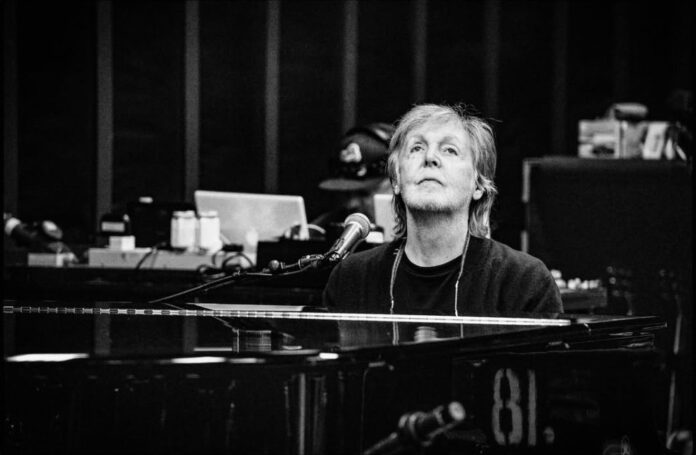 paul-mccartney-canta-‘help!’-por-completo-pela-primeira-vez-em-60-anos