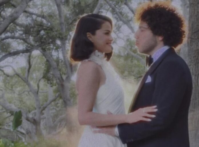 selena-gomez-e-benny-blanco-se-casam-em-cerimonia-intimista-na-california