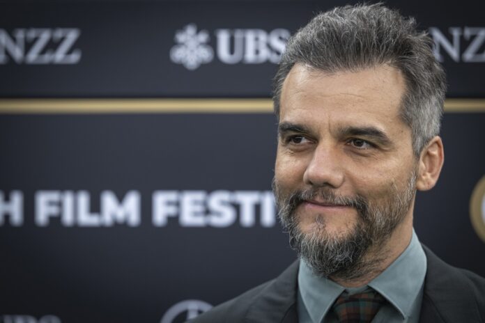 wagner-moura-e-o-primeiro-sul-americano-a-receber-premio-no-festival-de-zurique