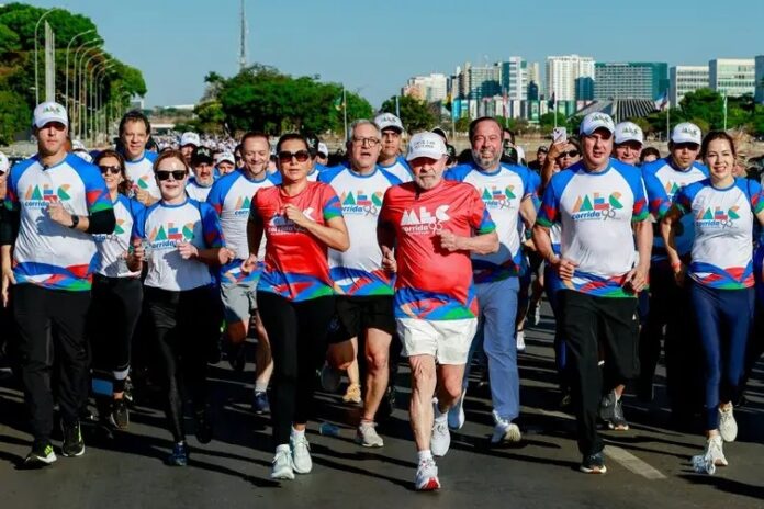 “brasil-sera-soberano-pela-educacao”,-diz-lula-na-corrida-pelos-95-anos-do-mec