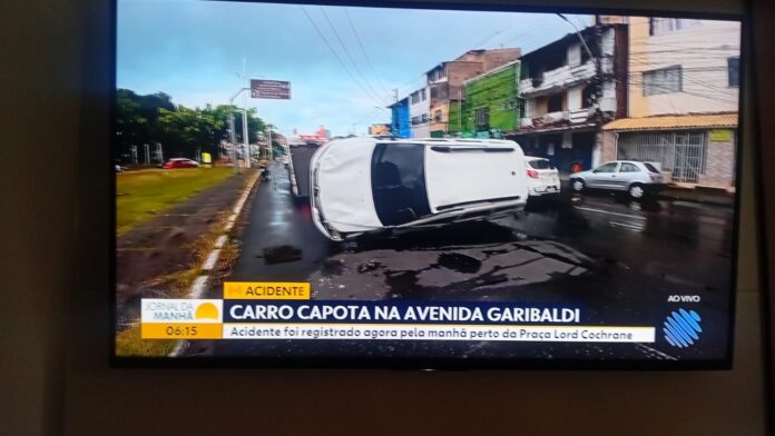 veiculo-capota-na-av.-garibaldi-na-manha-desta-segunda veiculo-capota-na-av.-garibaldi-na-manha-desta-segunda