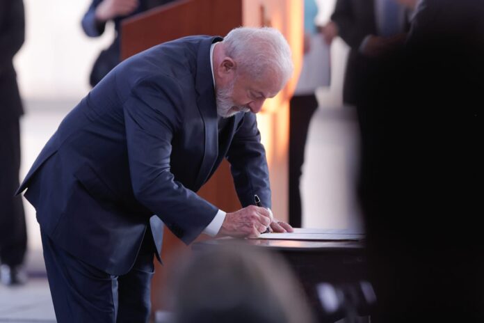 lula-assina-lei-que-amplia-licenca-maternidade-em-casos-de-internacao