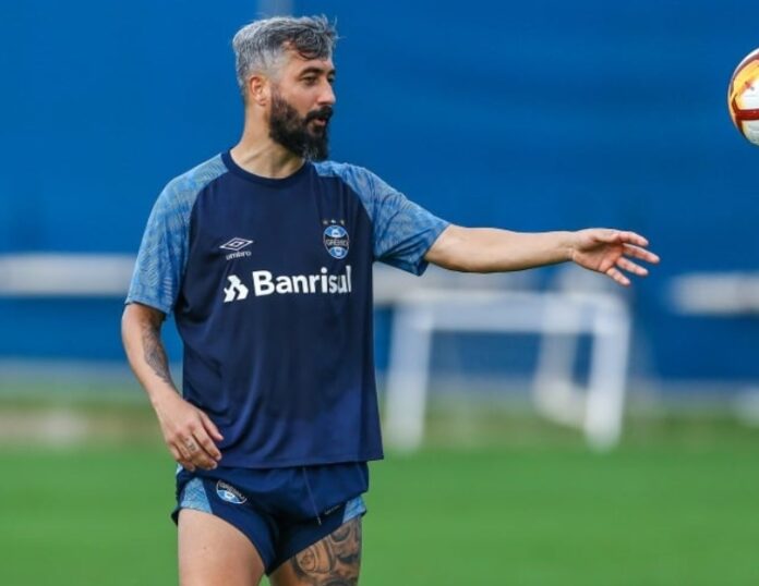 ex-meia-douglas-e-considerado-foragido-apos-ter-prisao-decretada-por-divida-de-pensao