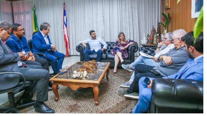 ivana-bastos-anuncia-reajuste-salarial-de-4,5%-e-avancos-na-pauta-dos-servidores-da-al-ba