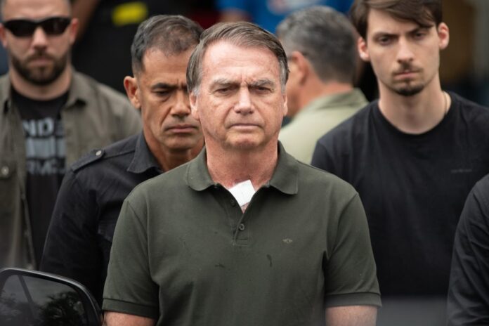 medico-passa-a-noite-na-casa-de-bolsonaro-apos-nova-crise-de-solucos