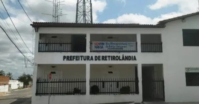 vereadores-de-cidade-baiana-articulam-cpi;-caso-ocorreu-apos-fala-de-ex-legislador-e-foto-de-uisque-em-gabinete-de-prefeito
