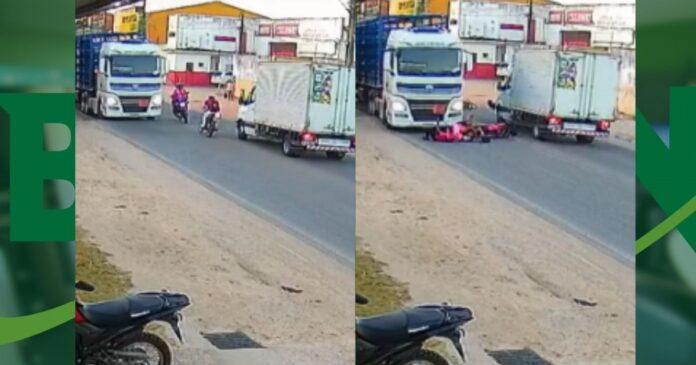 video:-cameras-registram-momento-exato-de-colisao-entre-duas-motos-no-centro-de-ipiau