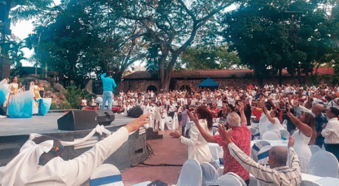 cuba:-cristaos-transferem-seu-culto-para-as-ruas-apos-tentativa-de-censura