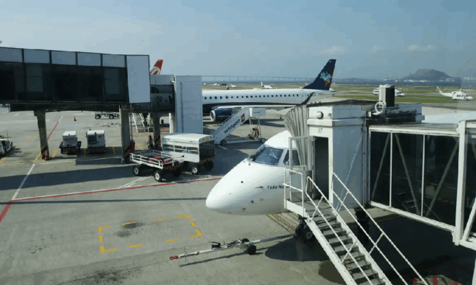 aeroporto-santos-dumont-tem-pista-liberada-apos-vazamento-de-oleo
