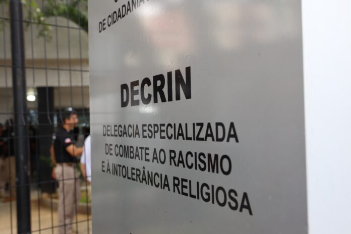 mulher-e-presa-em-flagrante-por-injuria-racial-contra-tecnica-de-enfermagem-em-upa-do-bonfim,-em-salvador mulher-e-presa-em-flagrante-por-injuria-racial-contra-tecnica-de-enfermagem-em-upa-do-bonfim,-em-salvador