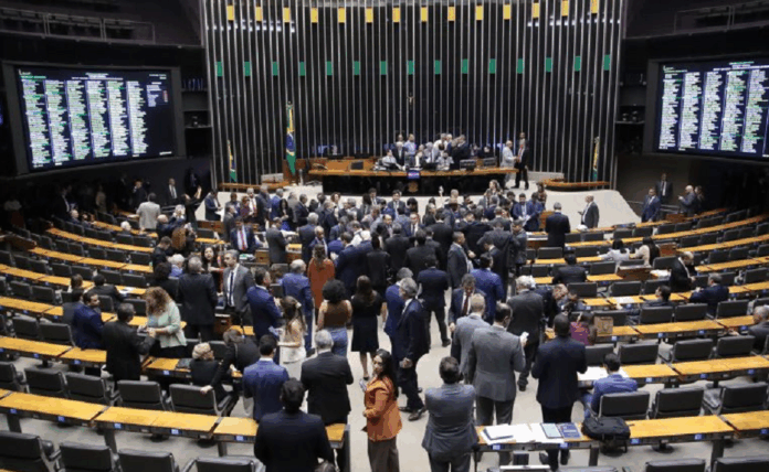 camara-dos-deputados-vota-nesta-quarta-feira-proposta-de-ampliacao-da-isencao-do-imposto-de-renda-para-r$-5-mil