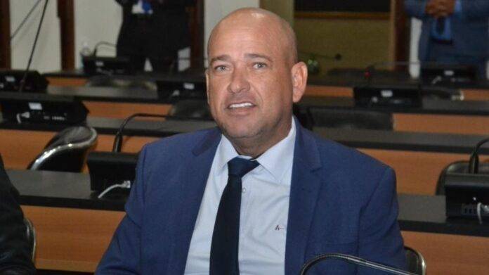apos-mandado-de-prisao,-colegio-de-lideres-da-al-ba-se-reune-para-discutir-suspensao-do-mandato-de-binho-galinha