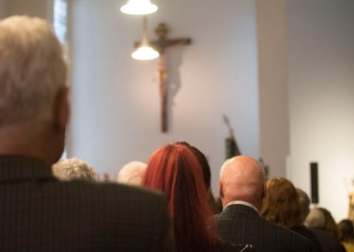 frequencia-a-igreja-aumenta-apos-assassinato-de-charlie-kirk,-nos-eua