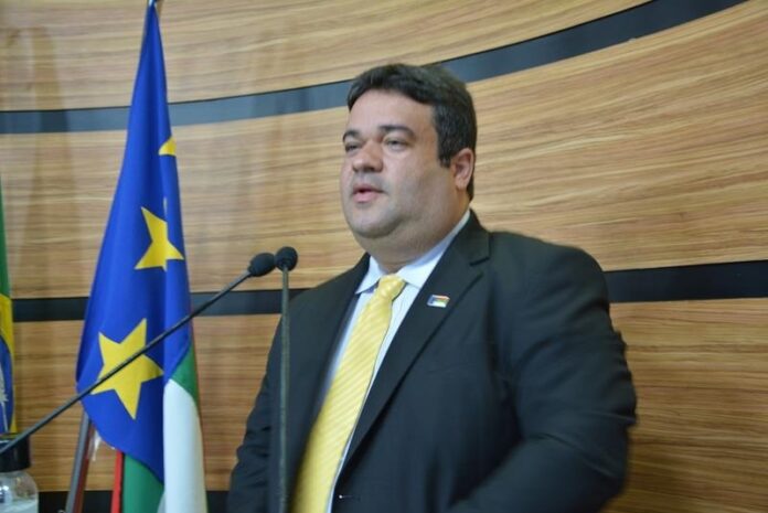 ivan-cordeiro-e-retirado-da-presidencia-do-pl-de-vitoria-da-conquista-apos-encontro-com-jeronimo-rodrigues