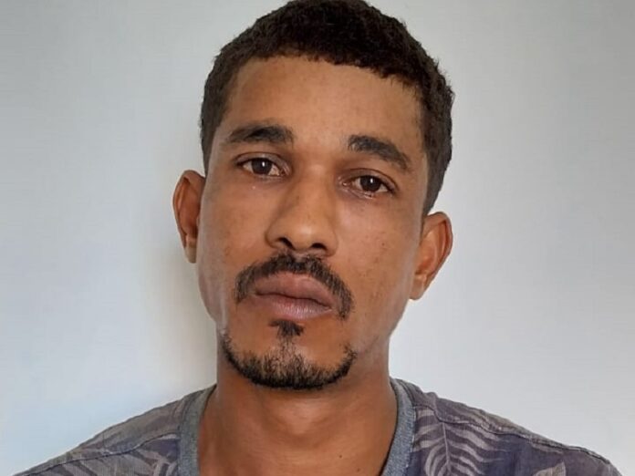 acao-conjunta-da-pm-e-policia-civil-prende-homem-por-furto-qualificado-e-recupera-celular-em-nova-vicosa