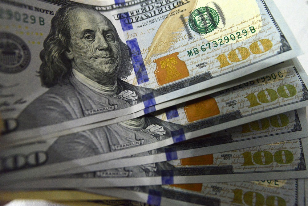 dolar-sobe-e-ibovespa-inicia-outubro-em-queda-em-meio-a-‘shutdown’-nos-eua