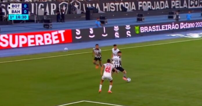 video:-luciano-juba-sente-lesao-e-e-substituido-ainda-no-primeiro-tempo-de-botafogo-x-bahia