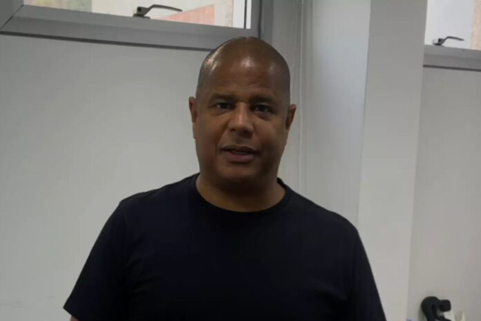 “parecia-gol-do-corinthians”,-diz-marcelinho-sobre-celular-recuperado