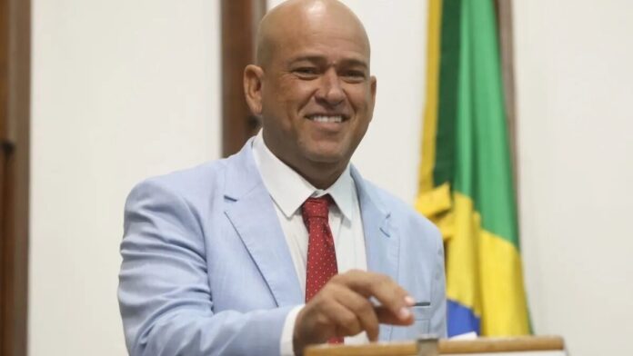 al-ba-tem-prerrogativa-para-cassar-binho-galinha-apos-acusacao-de-envolvimento-com-milicia-e-nao-depende-de-sentenca